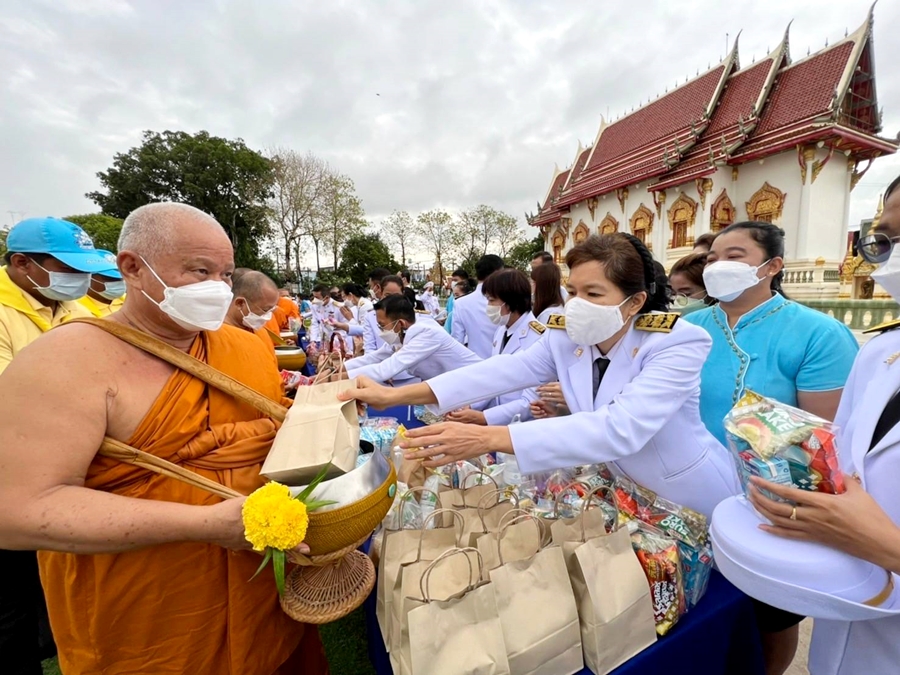 สำนักงานบังคับคดี ร่วมกิจกรรมทำบุญตักบาตร เฉลิมพระเกียรติสมเด็จพระเจ้าลูกยาเธอ เจ้าฟ้าทีปังกรรัศมีโชติ มหาวชิโรตตมางกูร สิริวิบูลยราชกุมาร เนื่องในโอกาสวันคล้ายวันประสูติ 29 เมษายน